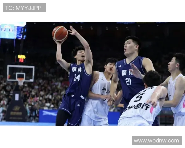 广东宏远队再获胜利，继续领跑CBA积分榜，球队士气高涨势不可挡