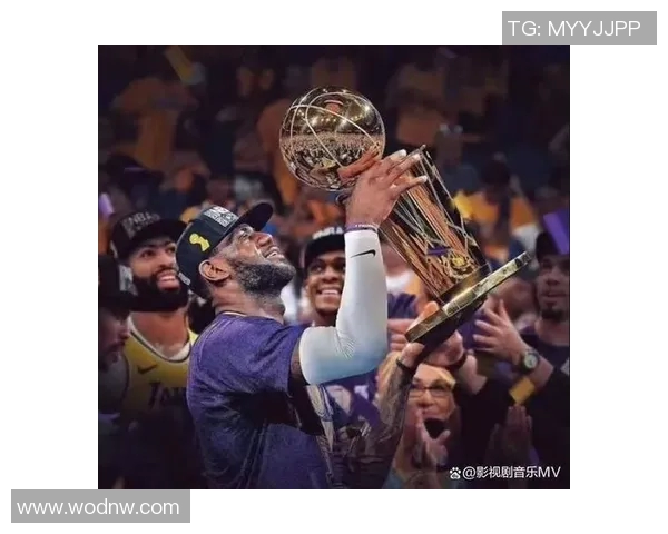 詹姆斯在季后赛中表现出色,率领湖人队逆转夺冠比赛获胜 詹姆斯在季后赛中表现出色,率领湖人队逆转夺冠比赛获胜