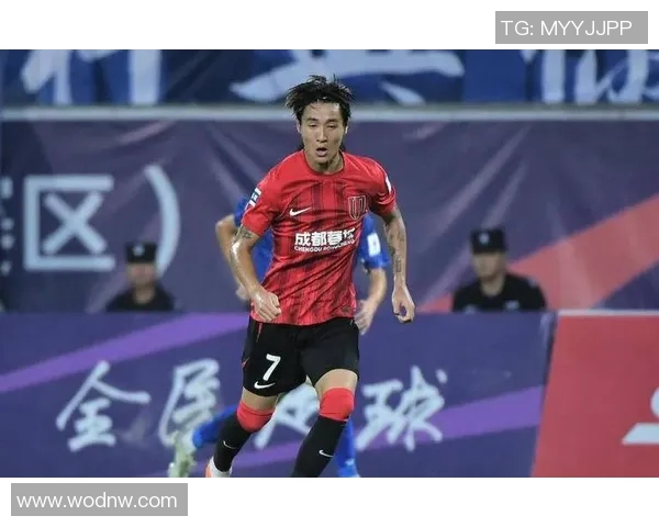 韦世豪在中超比赛中绝杀对手展现惊人实力引发球迷热议